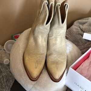 Frye short cowboy boot leather in taupe size 6